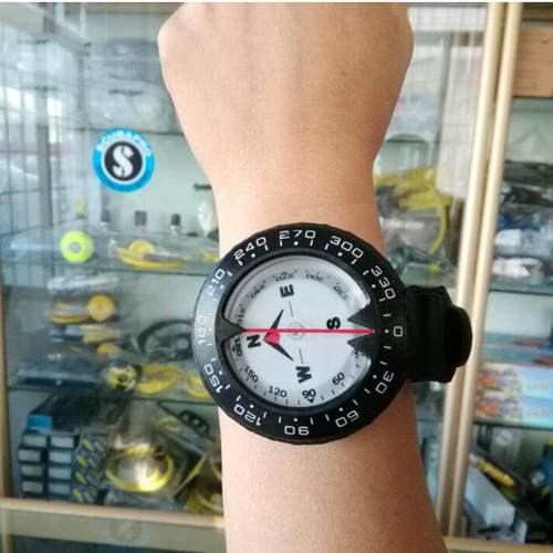 指北针仪表手戴式潜水方向表进口腕式潜水表指南针手带潜水