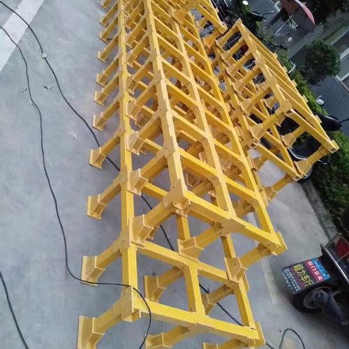 厂家直销玻璃楼梯格地沟踏步操作平台玻璃钢方管栅板污水池盖板