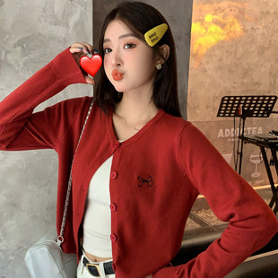 红色刺绣开衫女外搭2025早秋新款宽松慵懒风毛衣长袖