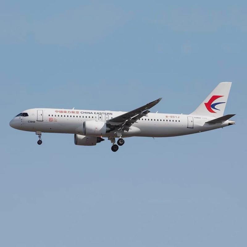C919中国商用飞机47厘米带轮子带LED声控灯1:82强化树脂仿真模型