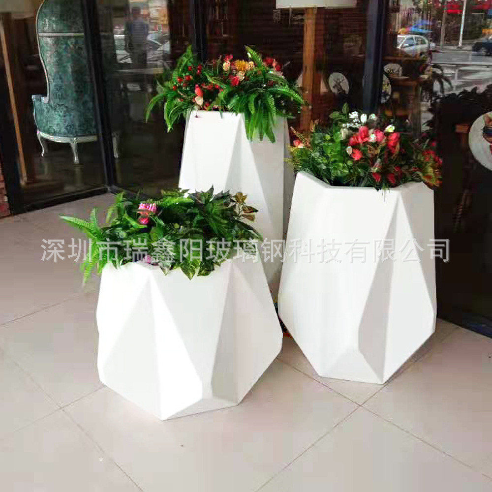商场景区彩色玻璃钢花箱户外主题美陈花器个性创意菱形多边形花钵