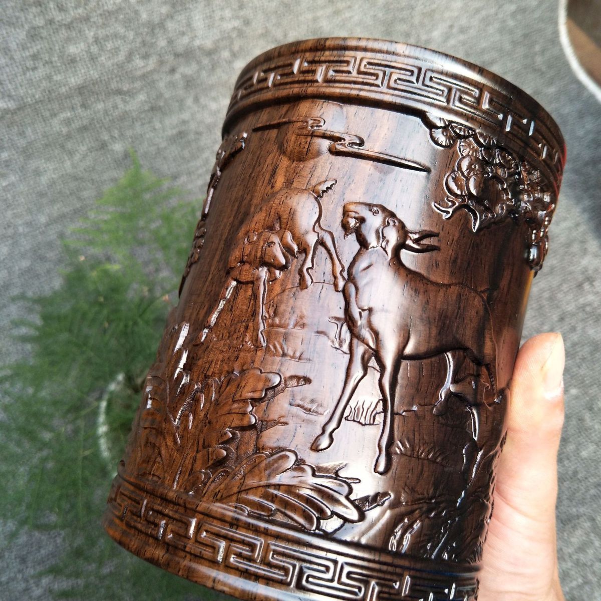 红木笔筒木头雕刻工艺品摆件批发黑檀木黑梓木浮雕圆形办公用品1