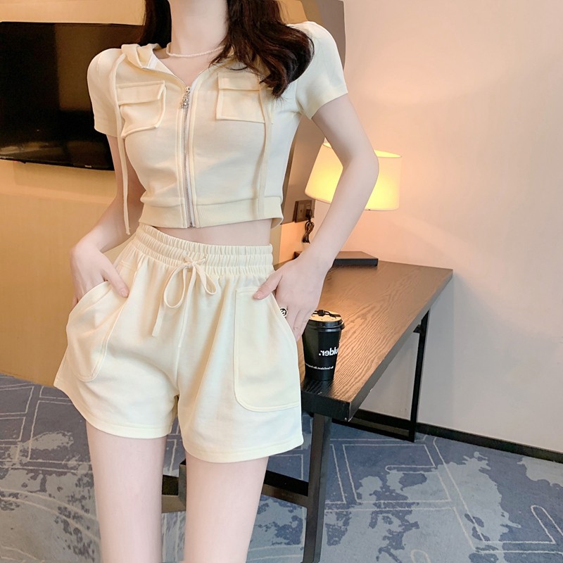 宽松冰丝运动裤套装女夏季2024新款时尚高级感短款上衣短裤两件套