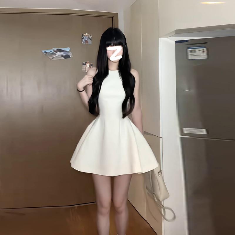 白色连衣裙子女夏季法式小个子高级感收腰显瘦无袖背心小白裙短裙