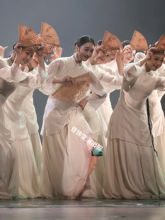 一扇百年舞蹈服中国风剧目群舞大摆裙扇子舞古典舞香扇叠春演出服