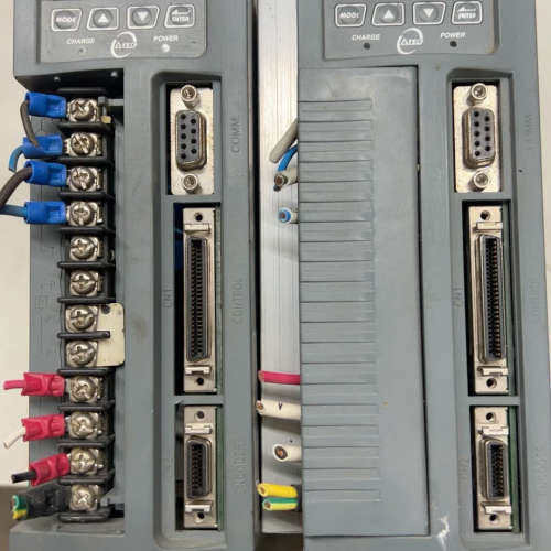 东元1kw伺服套装驱动器型号TSTK30C-B-Y 1，两台