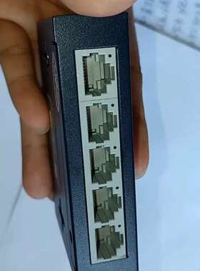 PT-LINK  5口百兆交换机， 型号TL-SF1005D