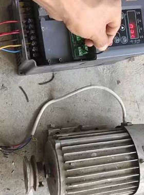 德弗斯D900-7R5G/011P-4型，7.5kw变频器，