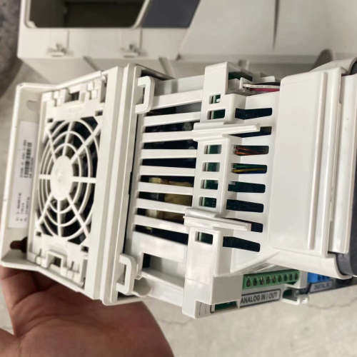 ABB变频器ACS580-01-07A3-4+B056，3K