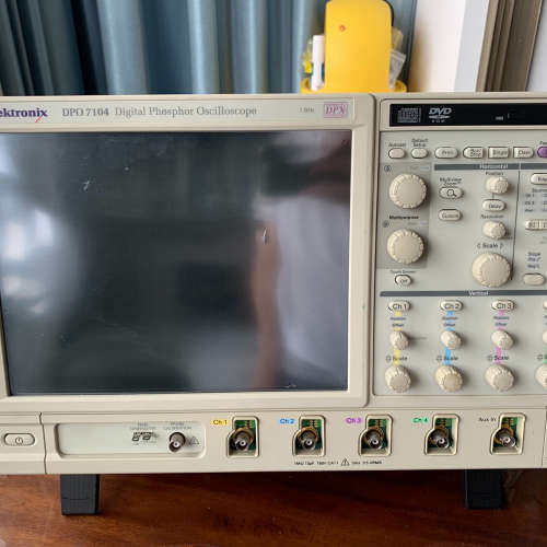 泰克DPO7104示波器，1G带宽，20G采样，自检pass