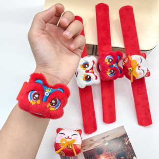 薄利多销新年红色醒狮啪啪圈儿童手腕装饰过年小礼品学生元旦毛绒