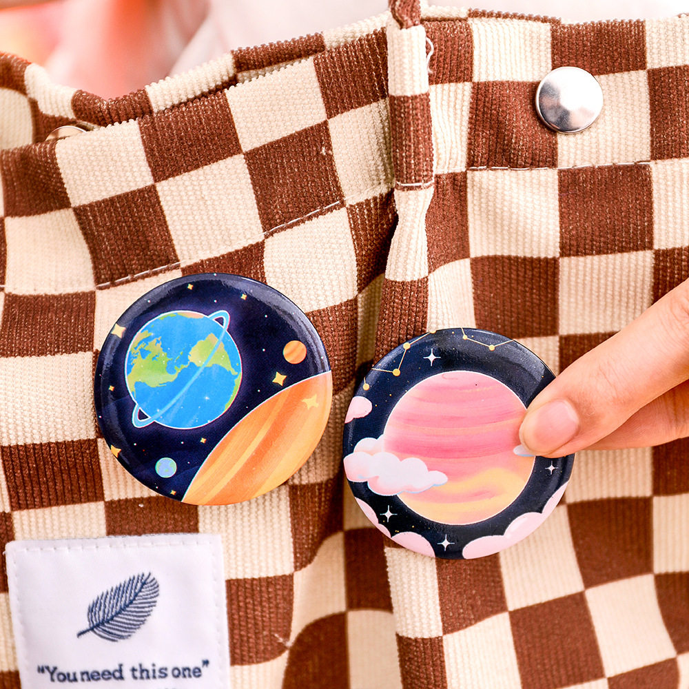 马年小商品可爱卡通星球吧唧胸针学生高颜值服饰装饰徽章少女心别,节庆用品/礼品,文化创意邮册/出版物/徽章,淘宝优惠券,粉丝福利购,淘宝优惠卷