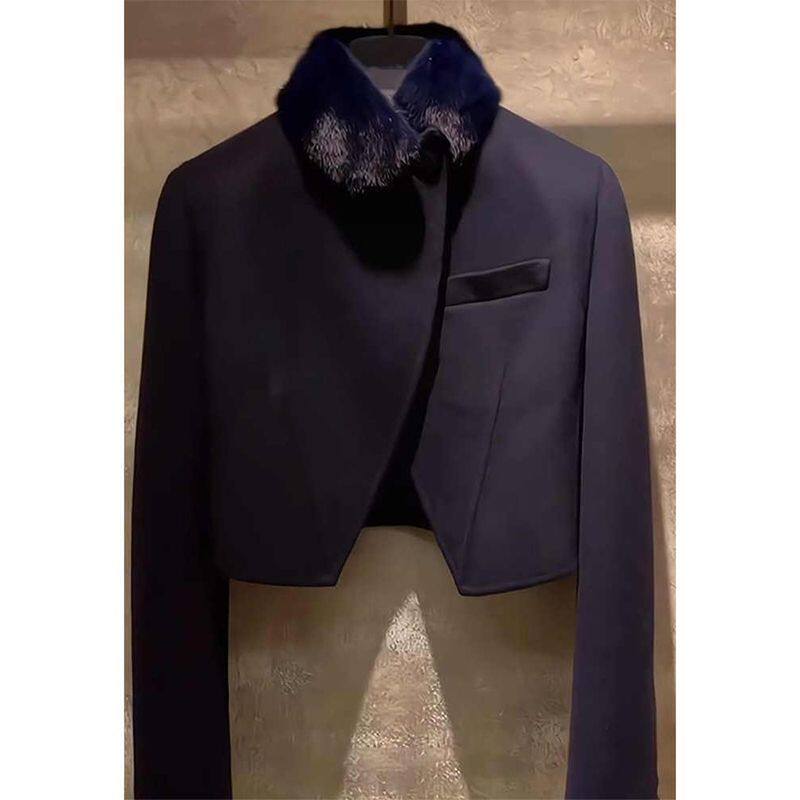 2024初秋穿搭高级感韩系小香风独特漂亮小个子短款黑色西装外套女