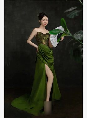 绿色新中式夏季简约旗袍