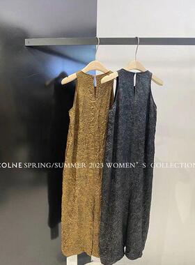 COLINE新款夏季醋酸压褶气质无袖背心式中长款连衣裙女C3027