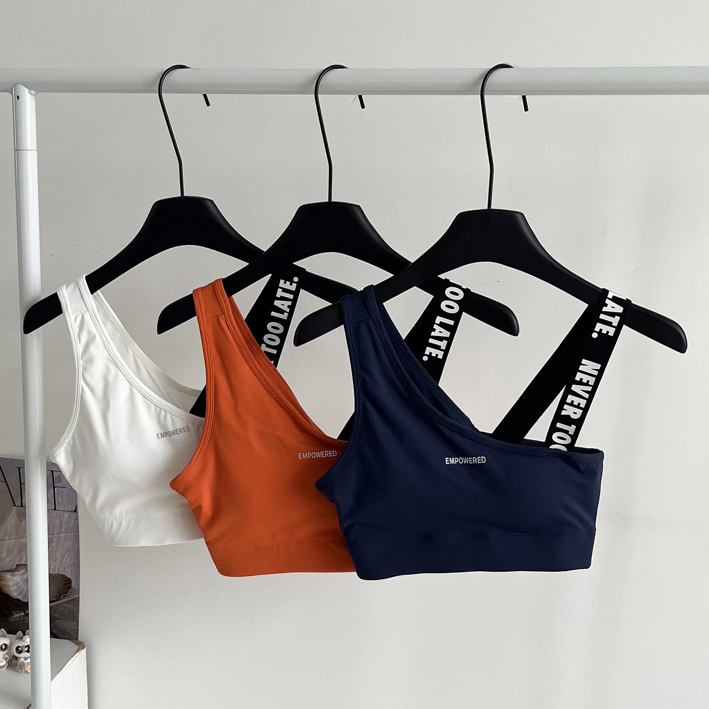 女子训练运动内衣夏季紧身外穿裸感美背撞色透气健身高弹瑜伽文胸