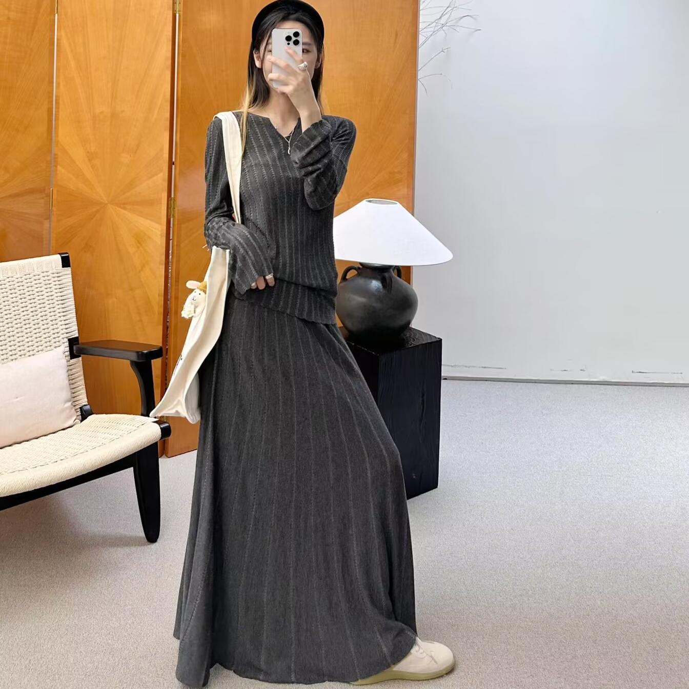 【高版本】swaying竖条纹肌理V领长袖针织衫半身摆裙套装