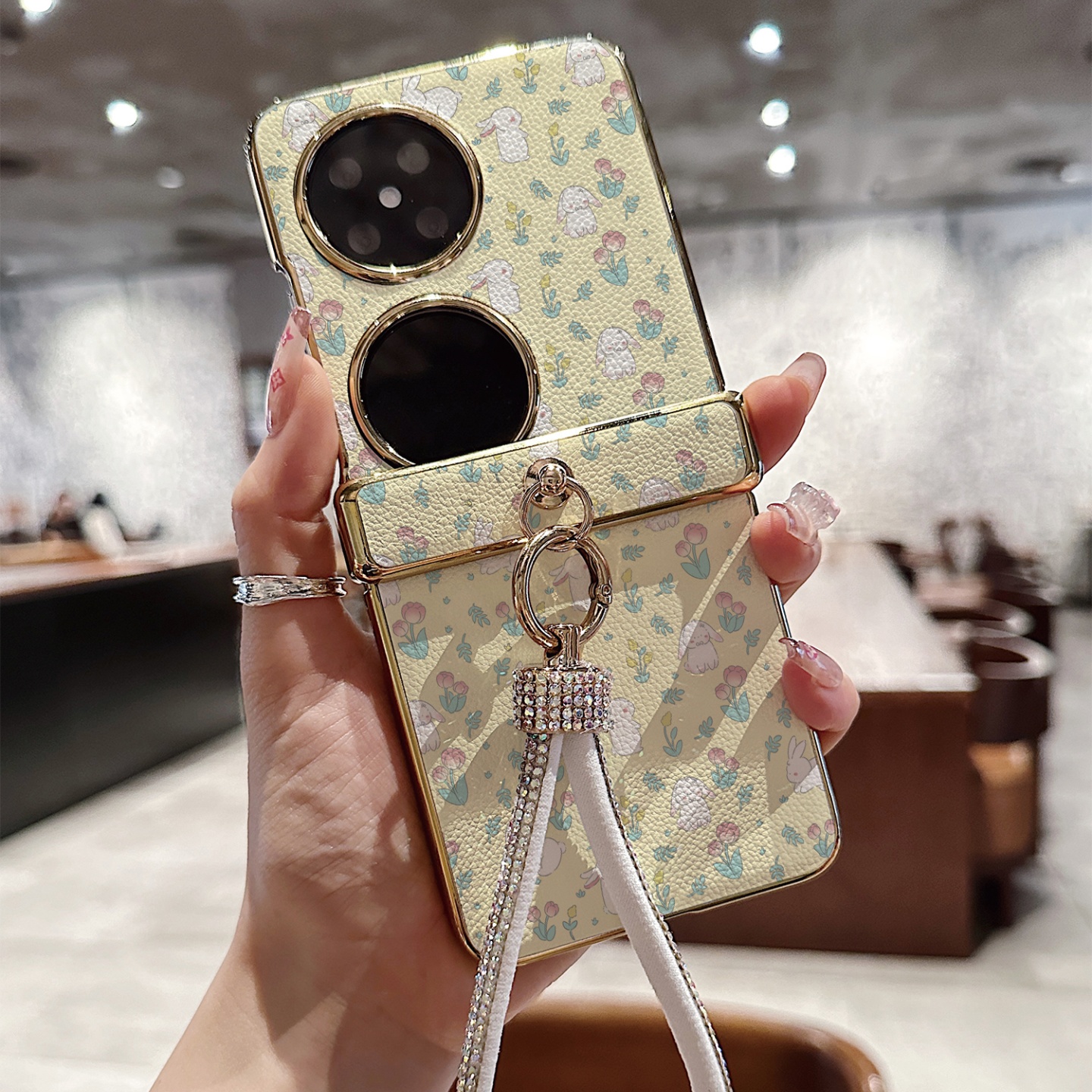 ins花朵兔子皮纹折叠屏手机壳