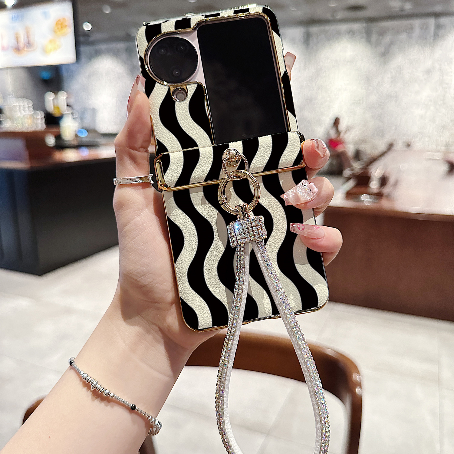 小众波浪线条荔枝纹折叠屏手机壳