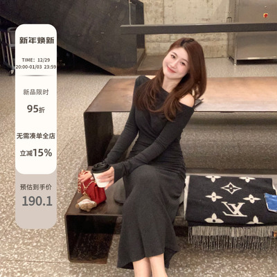 磨毛设计感显瘦露肩连衣裙