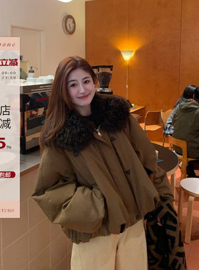 军绿色毛领短款羽绒服外套