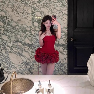 纯欲红色性感抹胸花朵连衣裙重工复古立体玫瑰礼服蓬蓬短裙 Itt7