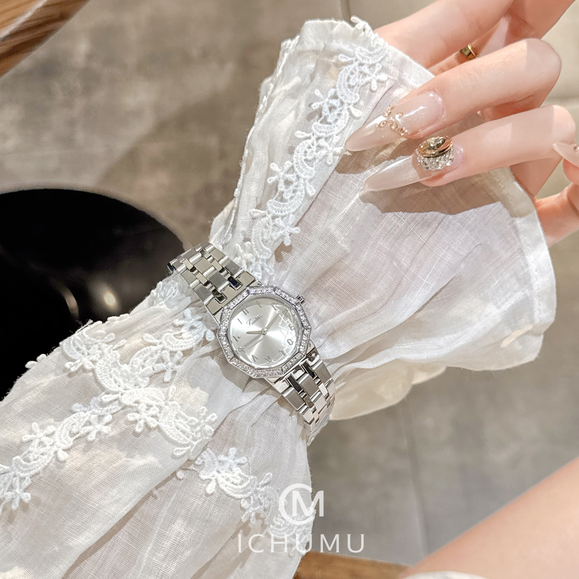 轻奢镶钻钢带石英表高级感手表