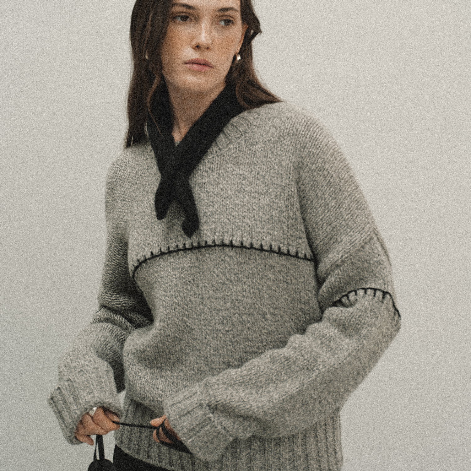 全羊毛手工勾线圆领套头针织毛衣