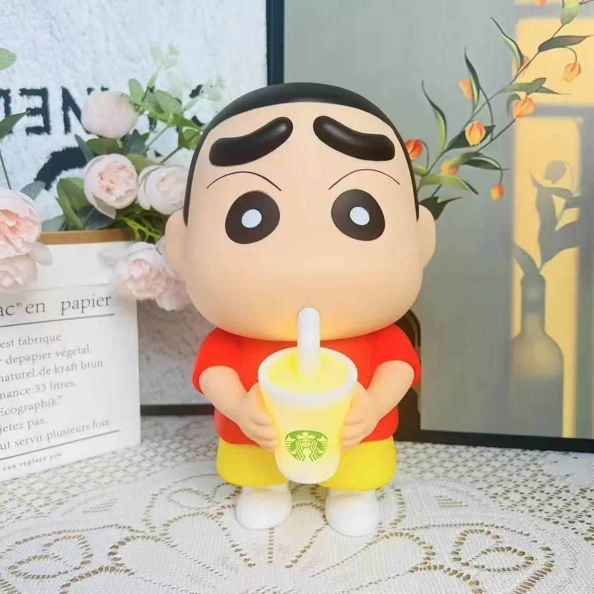 蜡笔小新奶茶发光灯小夜灯手办公仔桌面摆件家居卧室装饰生日礼物,家居饰品,桌面摆件,淘宝优惠券,粉丝福利购,淘宝优惠卷