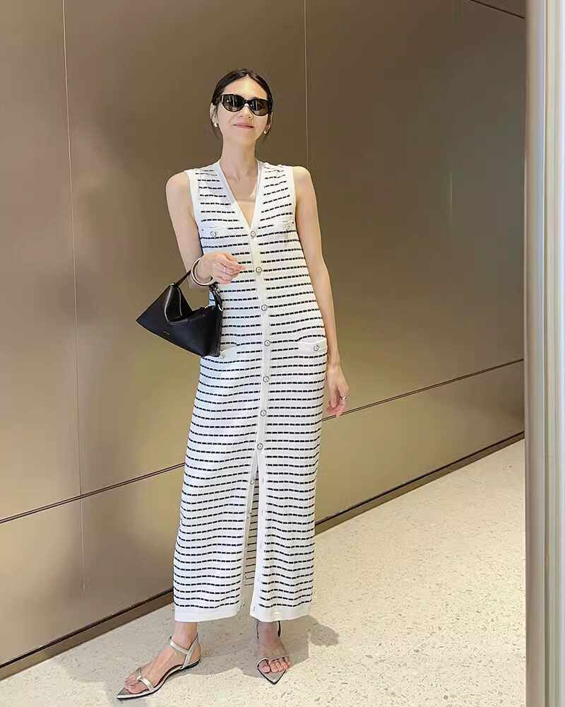 法式小香风针织条纹无袖连衣裙女夏季休闲宽松v领开叉显瘦长裙子
