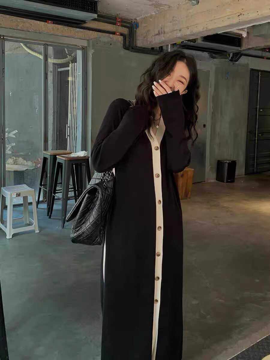 黑色撞色长款开衫裙新款赫本风v领独特设计针织连衣裙