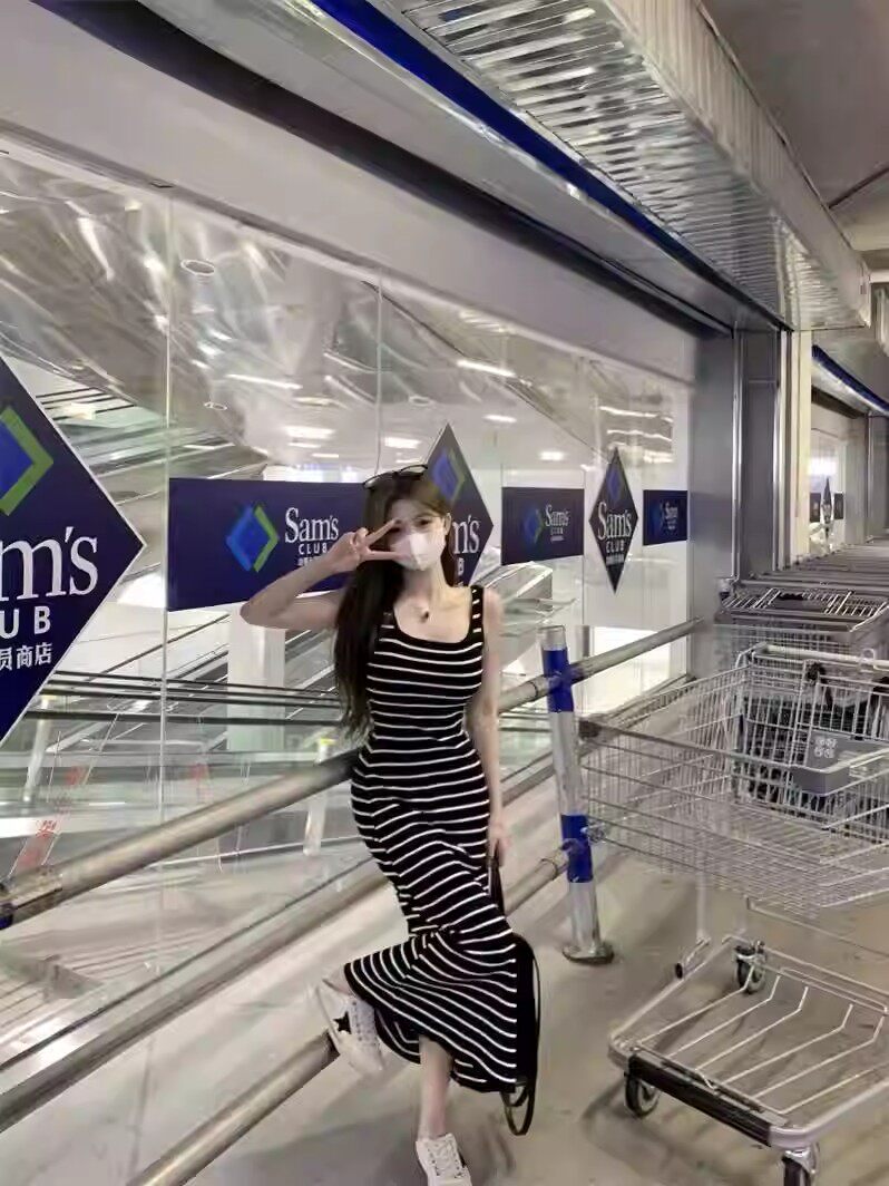 复古条纹背心连衣裙女夏季2024新款修身包臀裙气质显瘦收腰长裙子
