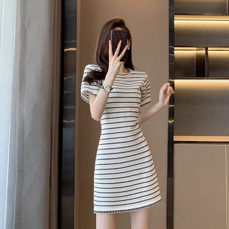 小香风夏季短袖黑白条纹薄款针织连衣裙收腰A字裙法式复古茶歇裙