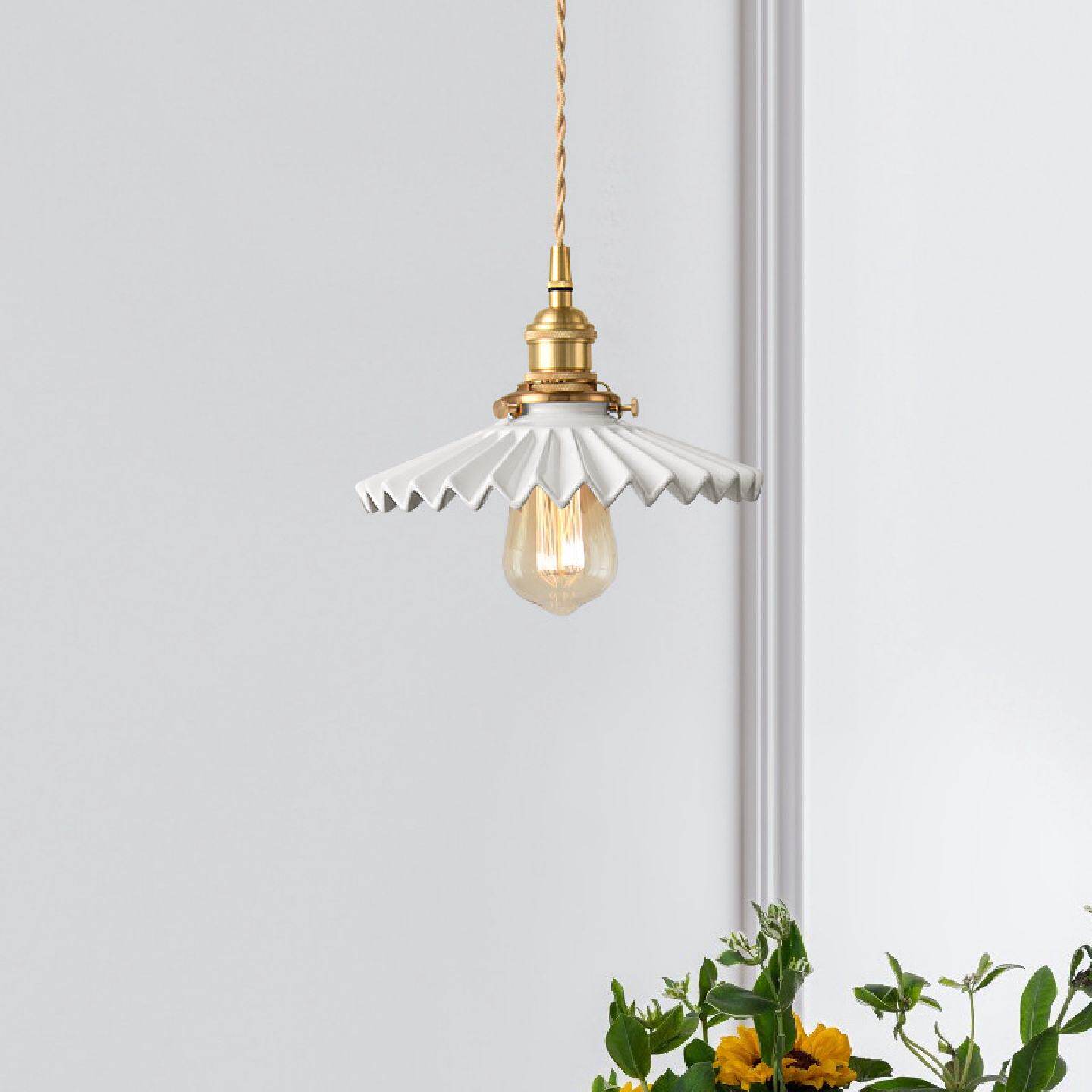 北欧白色百褶陶瓷吊灯日式餐厅民宿吧台床头卧室客厅复古黄铜壁灯