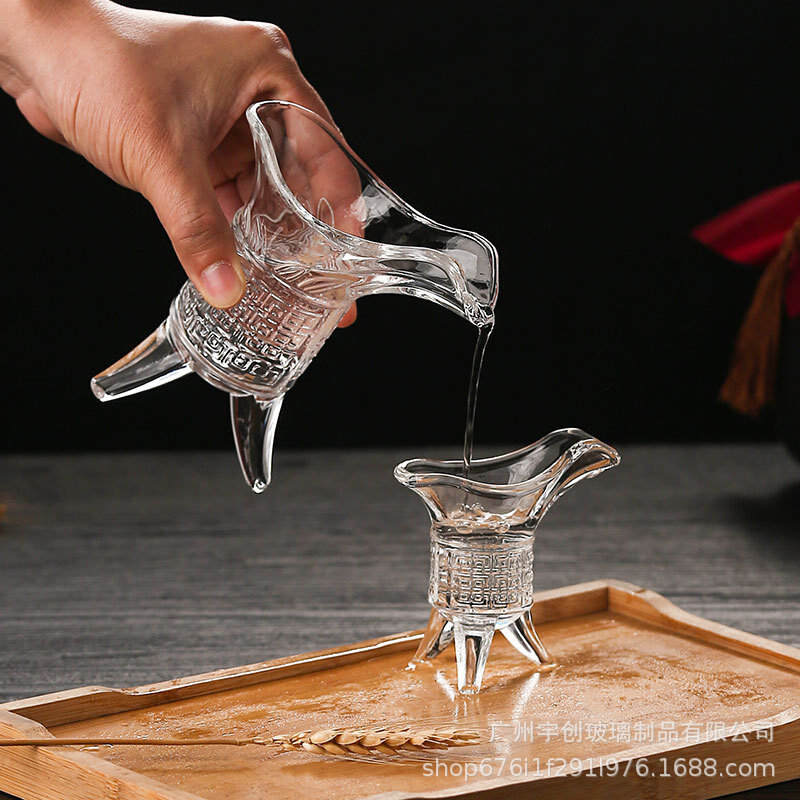 白酒杯套装分酒器玻璃创意批发加厚小酒杯仿古帝王红酒杯杯三足