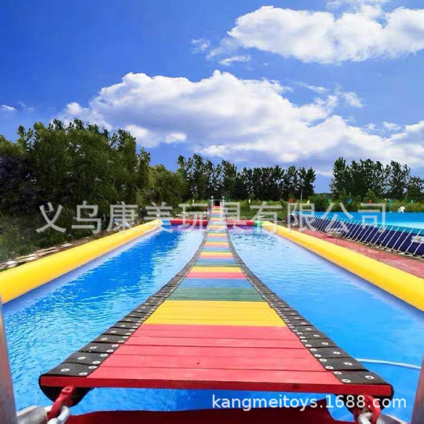 网红桥摆摆桥户外水上拓展闯关大型多人游乐设备充气气垫木制吊桥