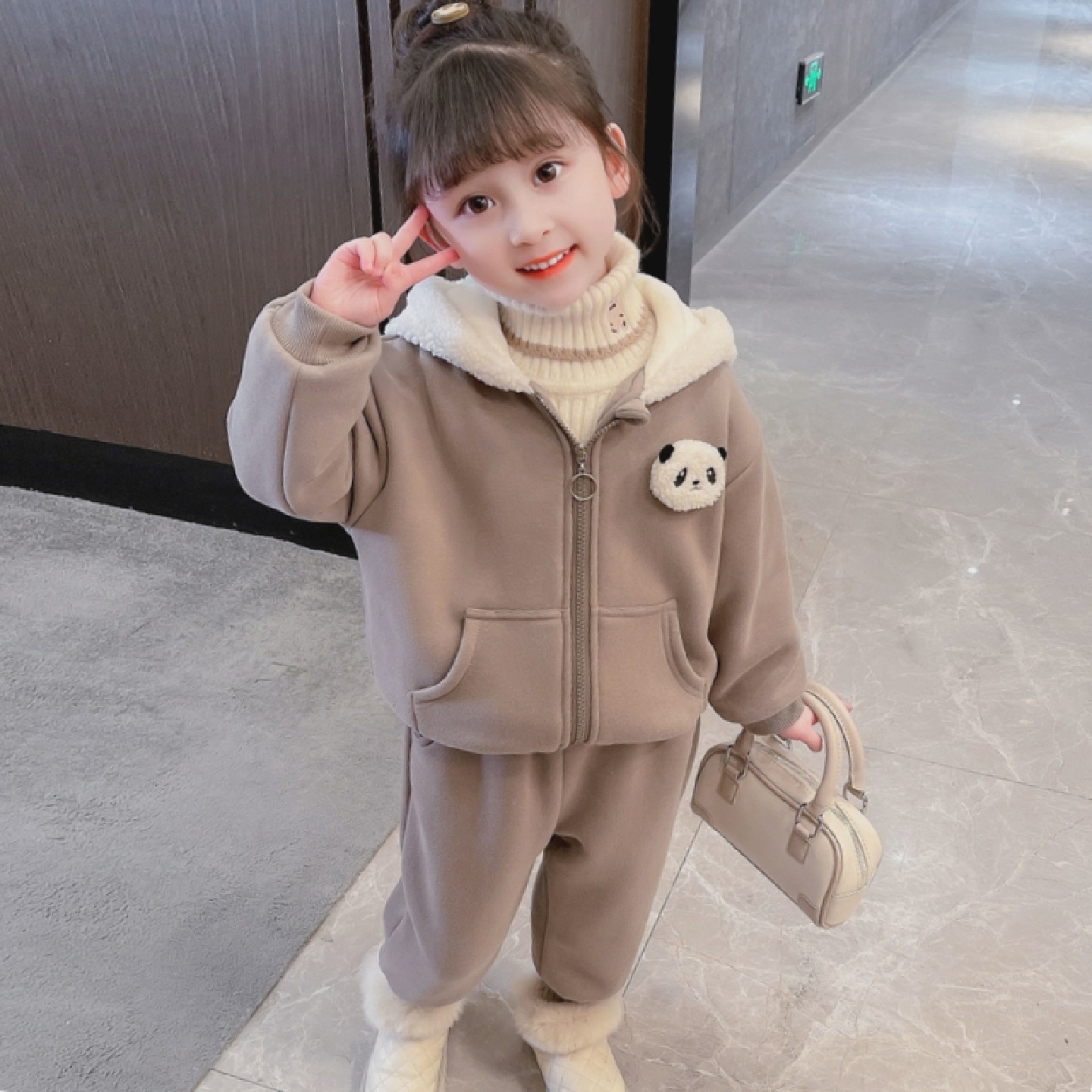 女童套装秋冬2025新款加厚冬季时髦休闲宝宝运动加绒洋派儿童冬装