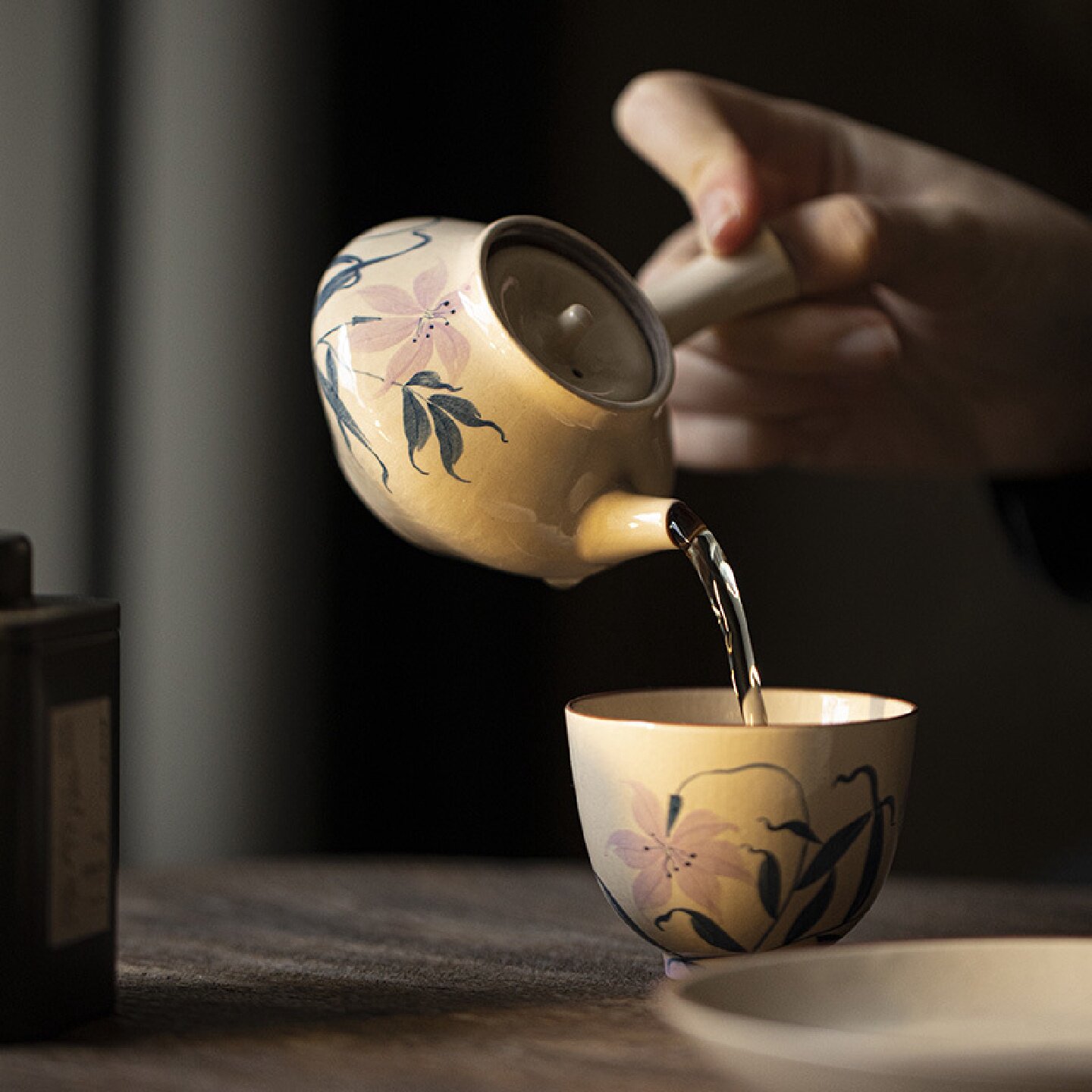 墨己化妆土日式侧把壶功夫茶具粗陶手绘百合花泡茶壶球孔过滤小壶
