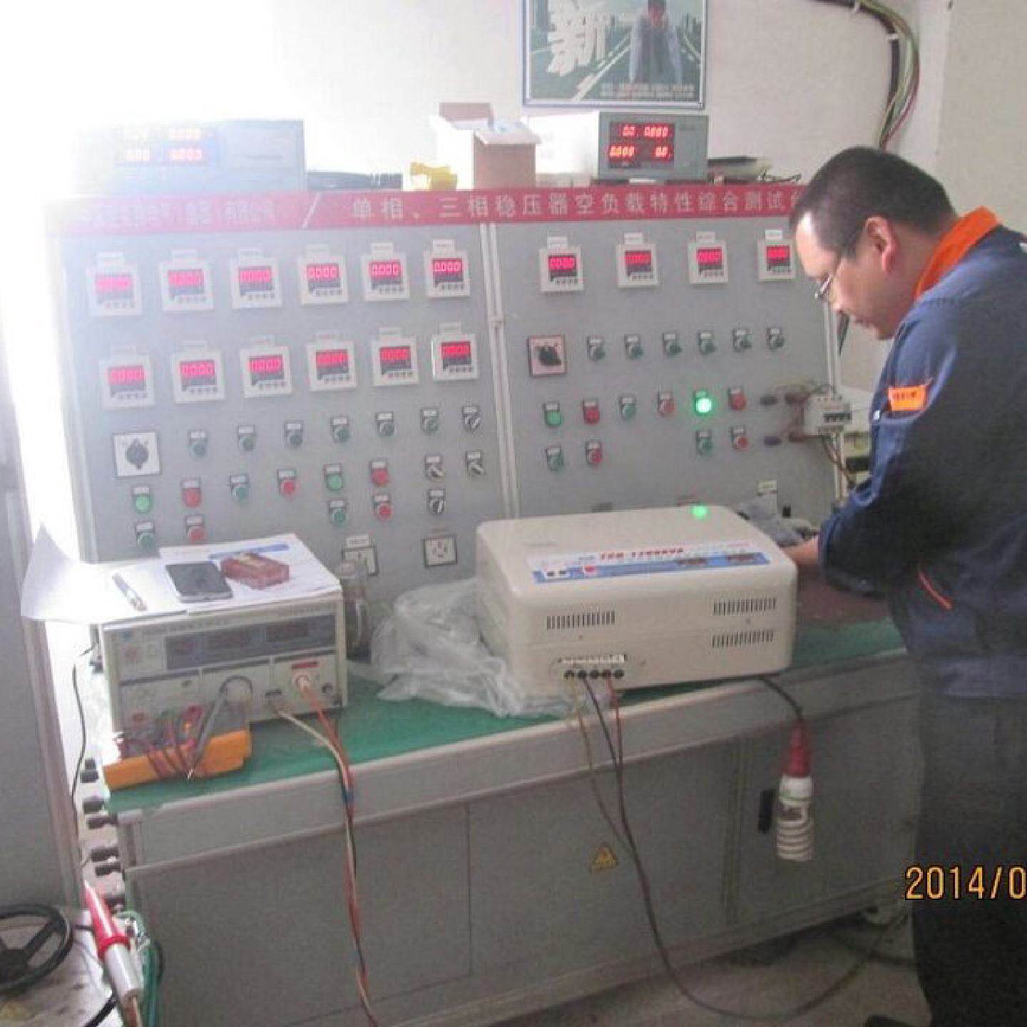家用空调稳压器10KW/10千瓦超低压挂壁式全自动高精度220V输出