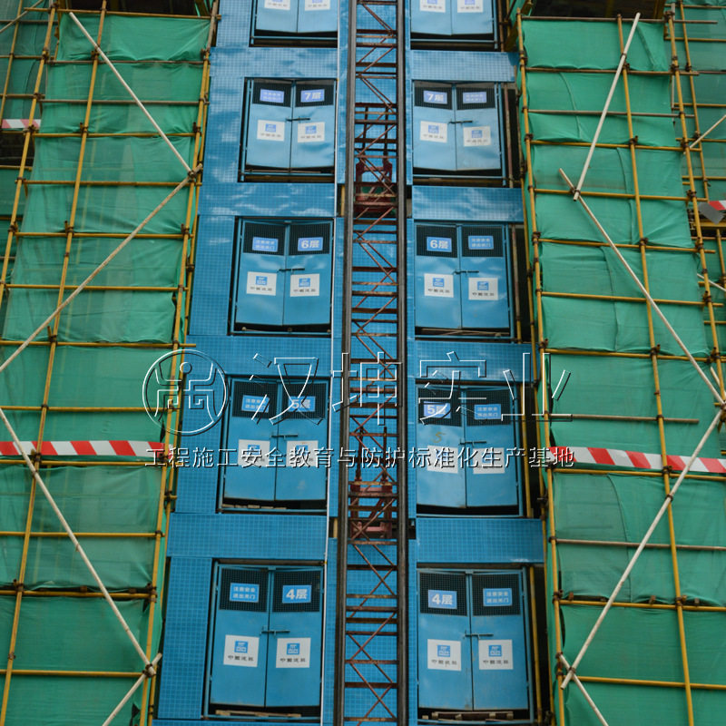 施工建筑楼层防护板配套使用施工电梯安全门湖南汉坤电梯防护门