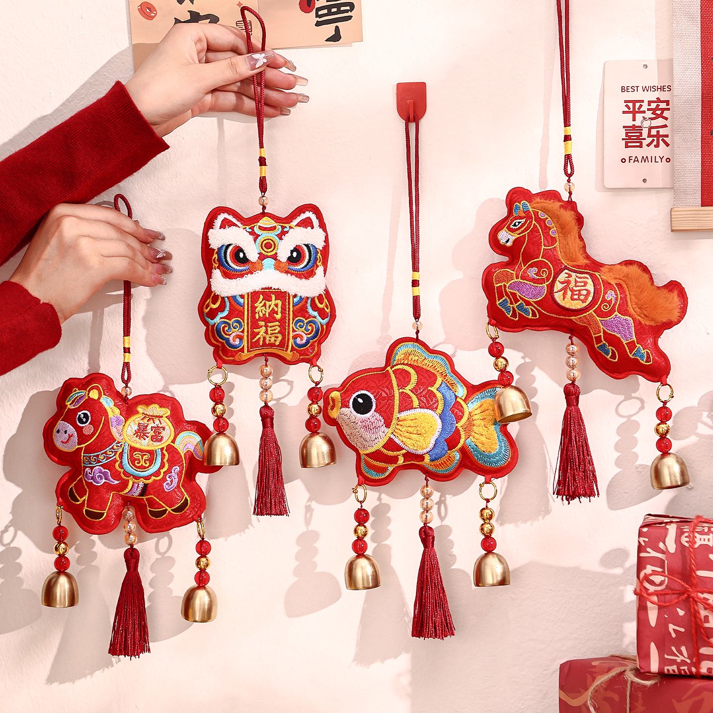 2026马年新年布置装饰品挂件春节过年入户门把手醒狮风铃福字挂饰