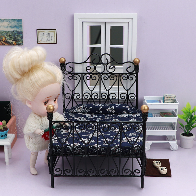 1:12娃娃屋dollhouse迷你家具卧室场景摆件黑色袖珍铁艺双人床