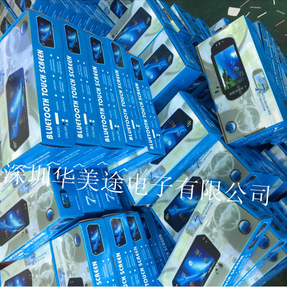 厂家销售新款7寸后视镜车载显示器带MP5蓝牙七寸汽车倒车显示
