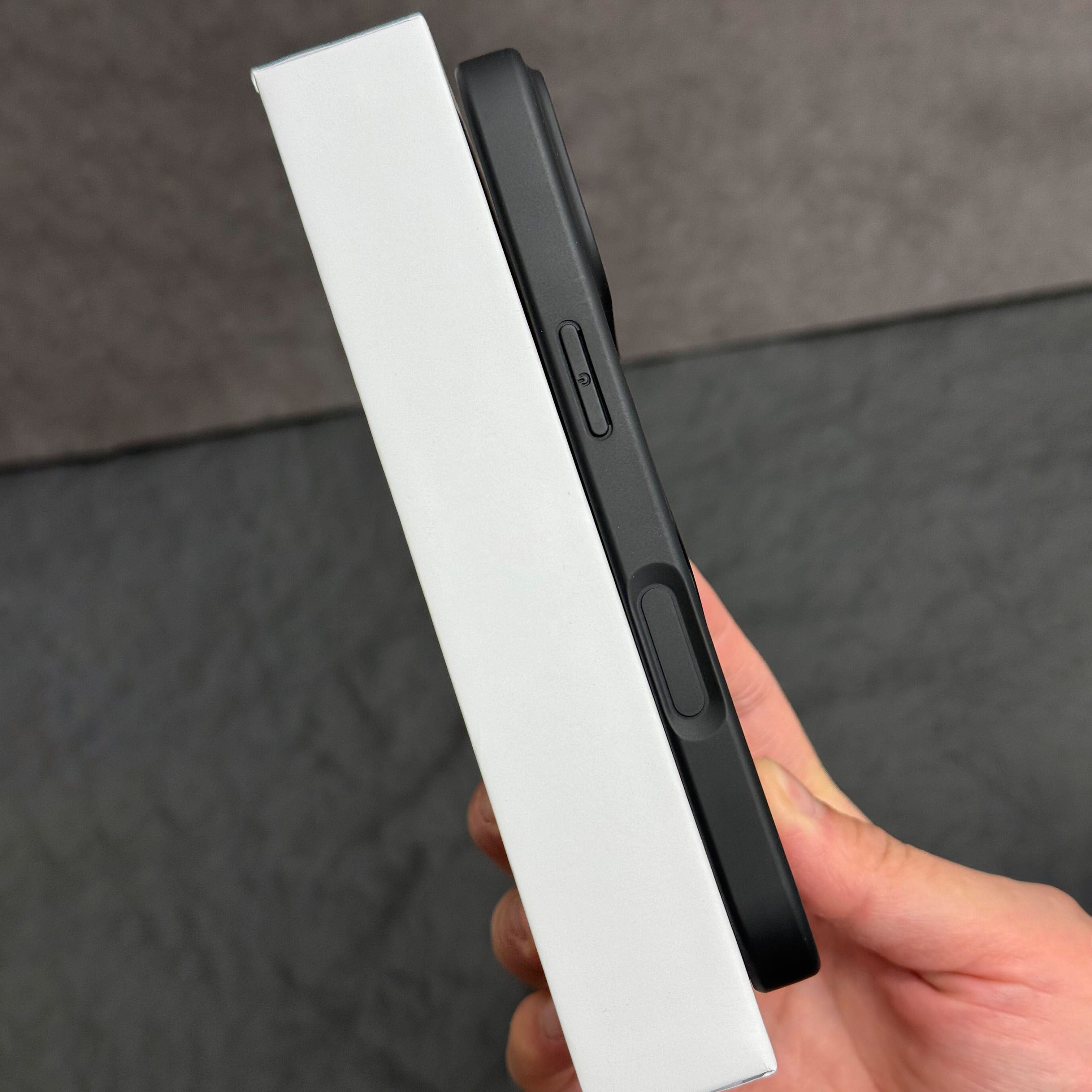 新款素皮黑色牛仔纹秒变17适用iphone17Promax手机壳苹果16pro磁吸15plus全包防摔14高级感复古13精孔12情侣