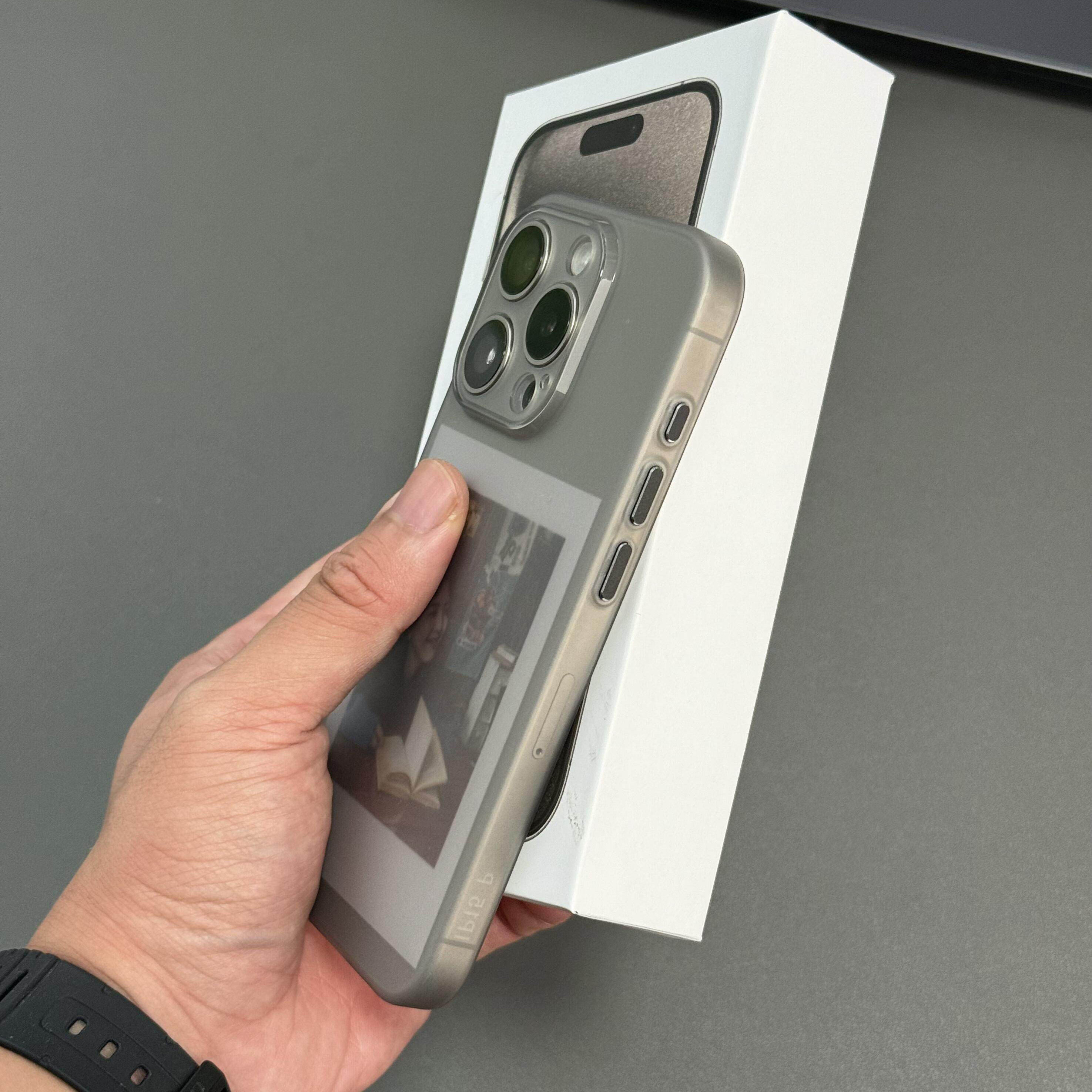 钛灰色肤感软壳高级感简约独立按键适用17苹果16Pro手机壳iphone15promax全包14磨砂超薄16plus透明13防摔12