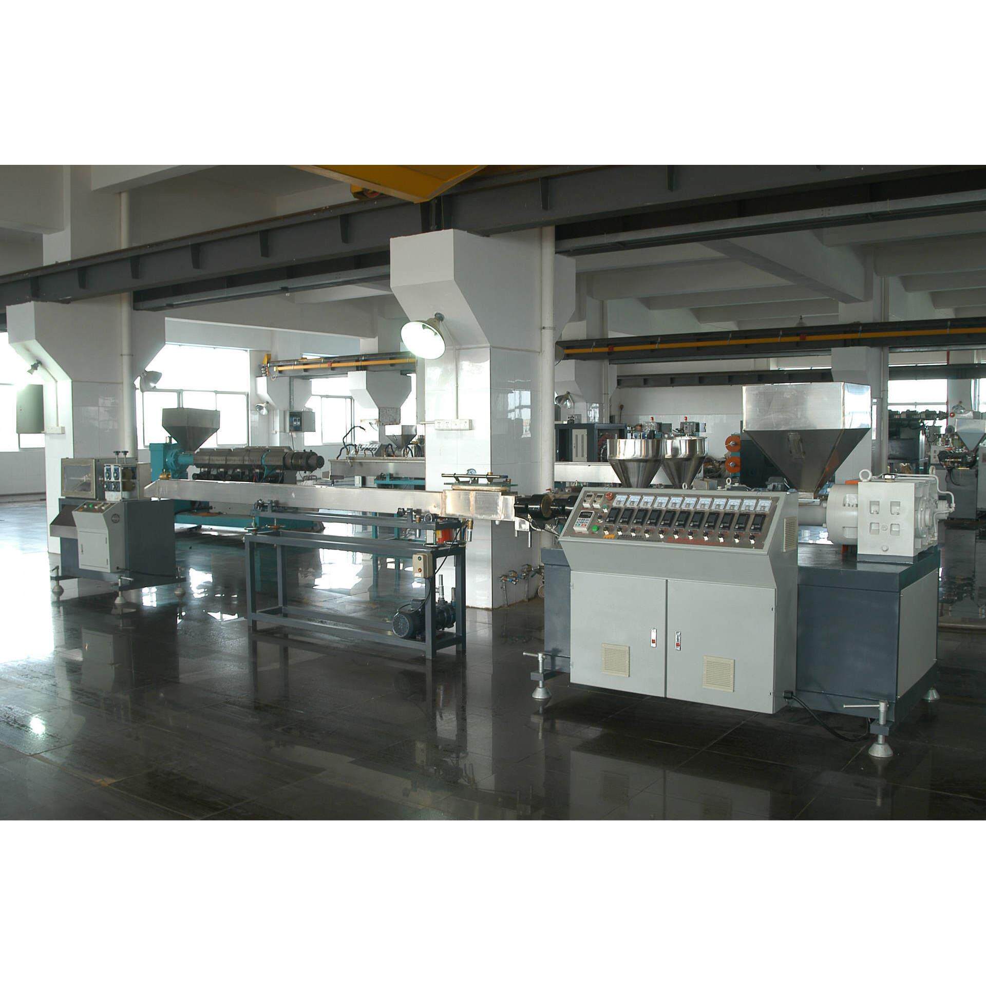 厂家供应三色饮料吸管挤出机设备 勺型饮料吸管生产机器