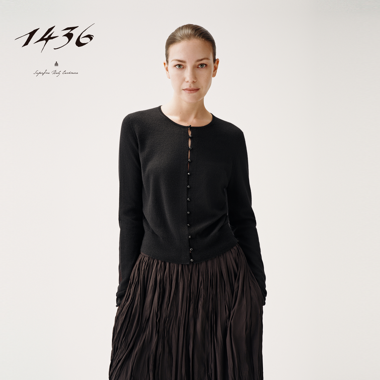 1436 Pre-fall 2025年早秋新品精纺圆领嵌花女开衫