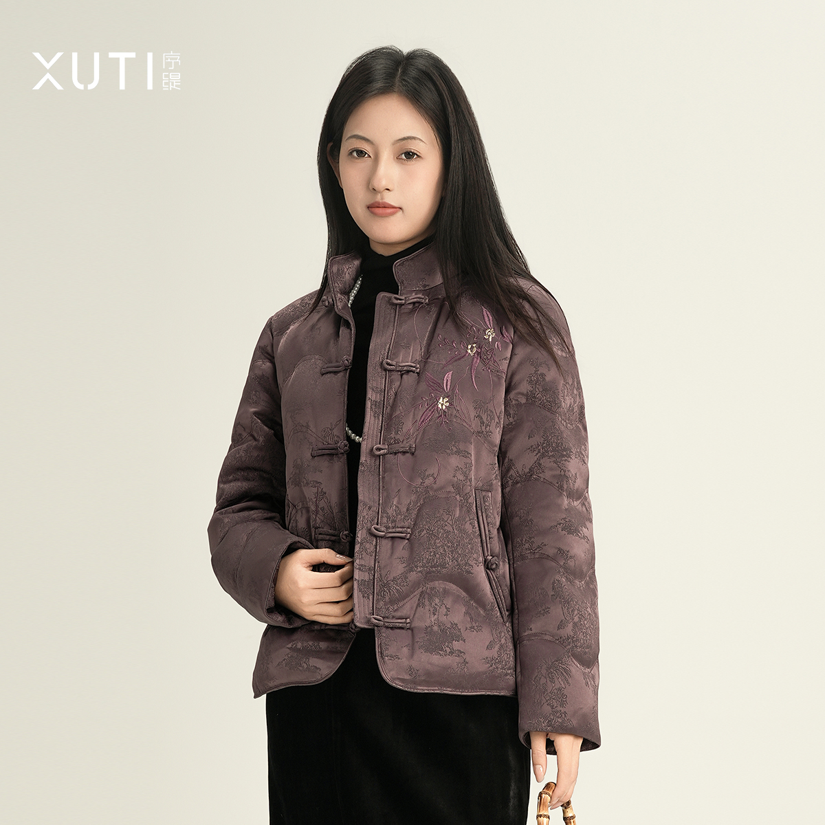 白鹅绒填充新中式一字盘扣鹅绒服