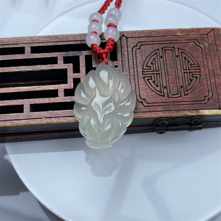 天然冰种玉髓玛瑙狐狸九尾狐项链玉石吊坠挂件男女款车包挂配件