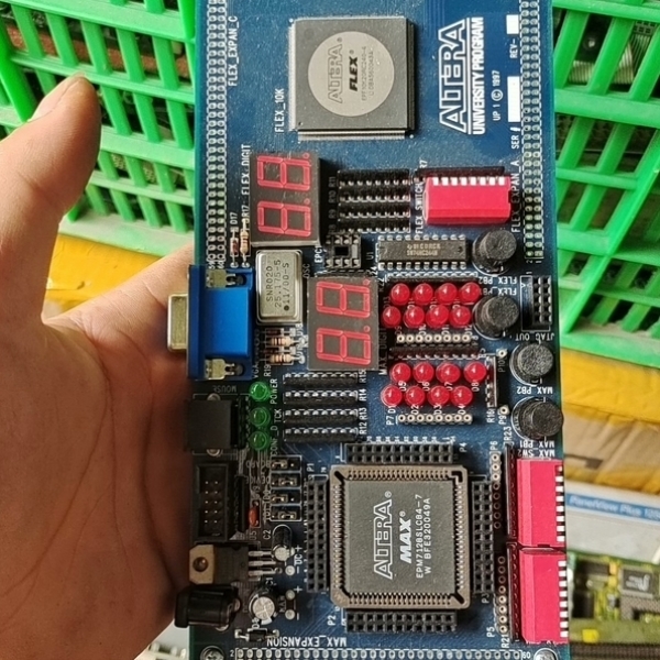 议价Altera CPLD EPM7128SLC84开发板，拆